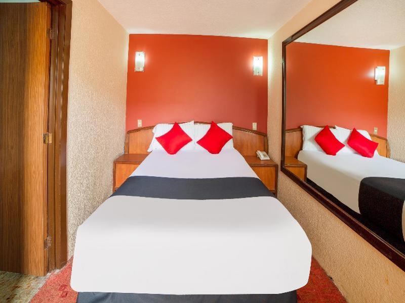 Hotel Santa Maria Mexico City Room photo
