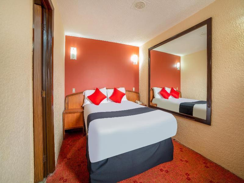 Hotel Santa Maria Mexico City Room photo